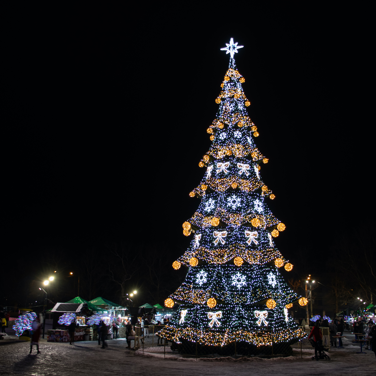 Главная елка Херсона 2022 — Lumiere | Световая иллюминация  | Украина