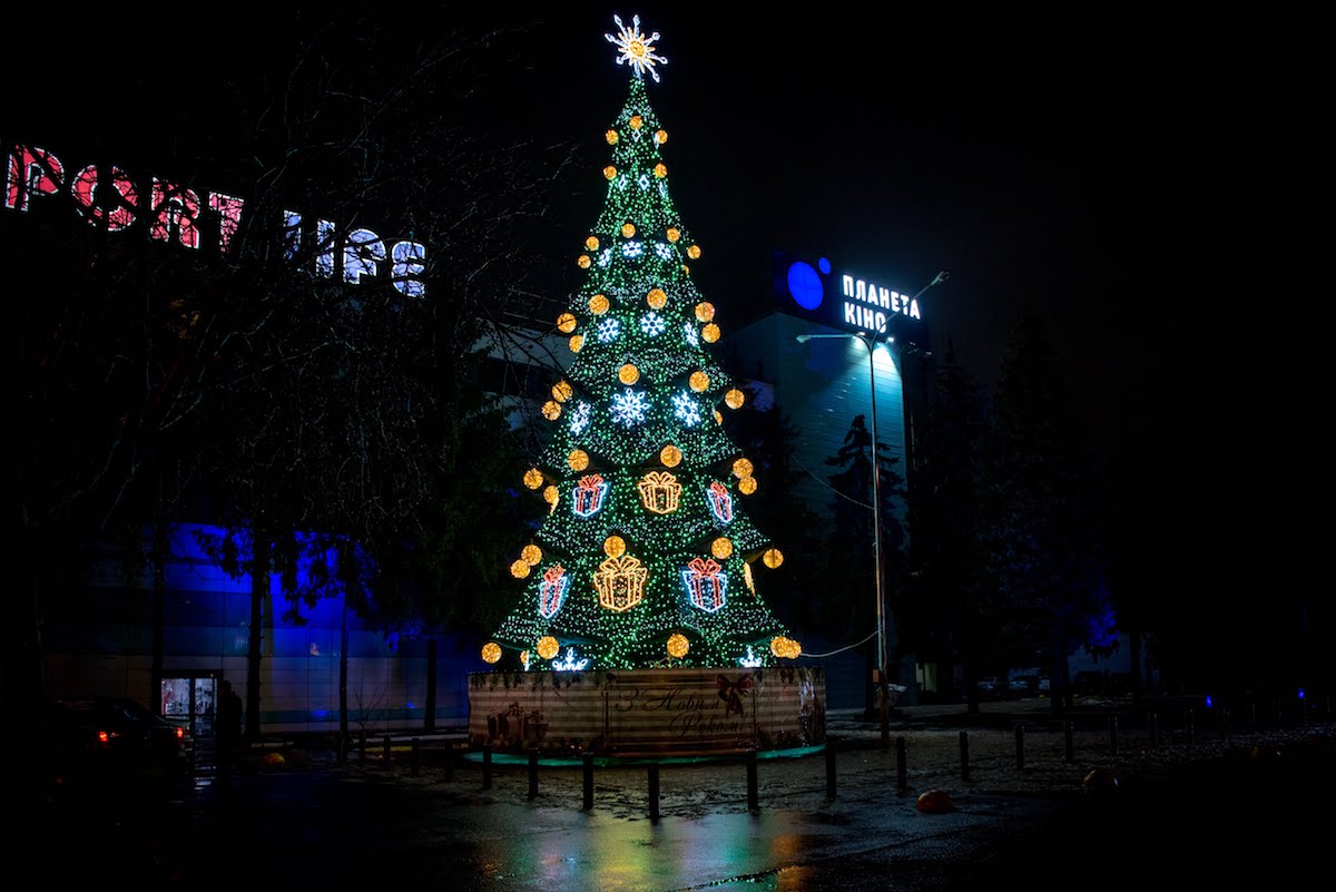 Одесса, ель возле ТРЦ "CITY CENTRE" на Таирово, 2019 — Lumiere | Световая иллюминация  | Украина