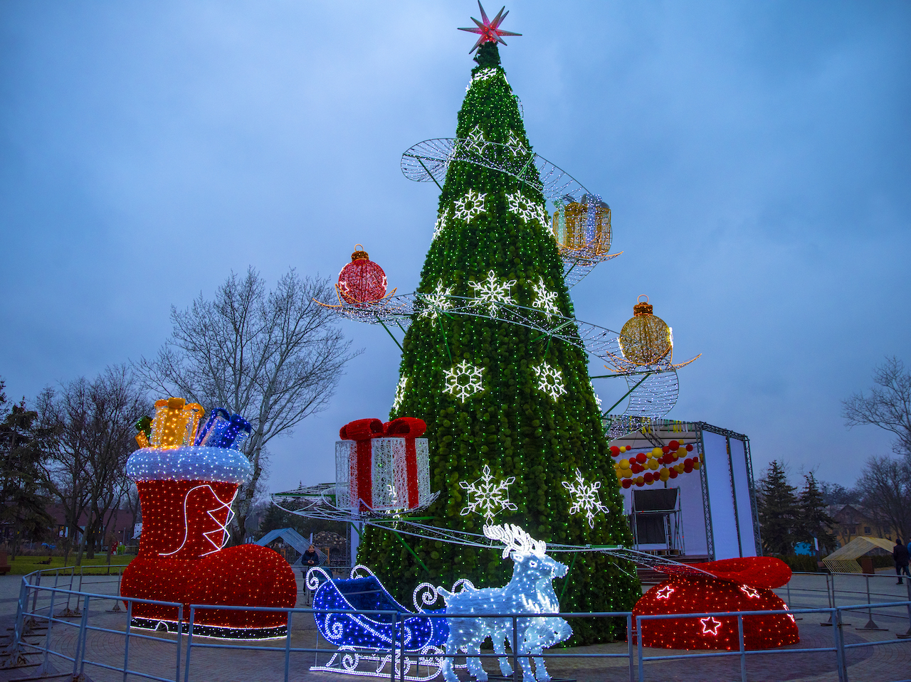 Mariupol. Park "Veselka". 2020 — Lumiere | Light illumination | Ukraine